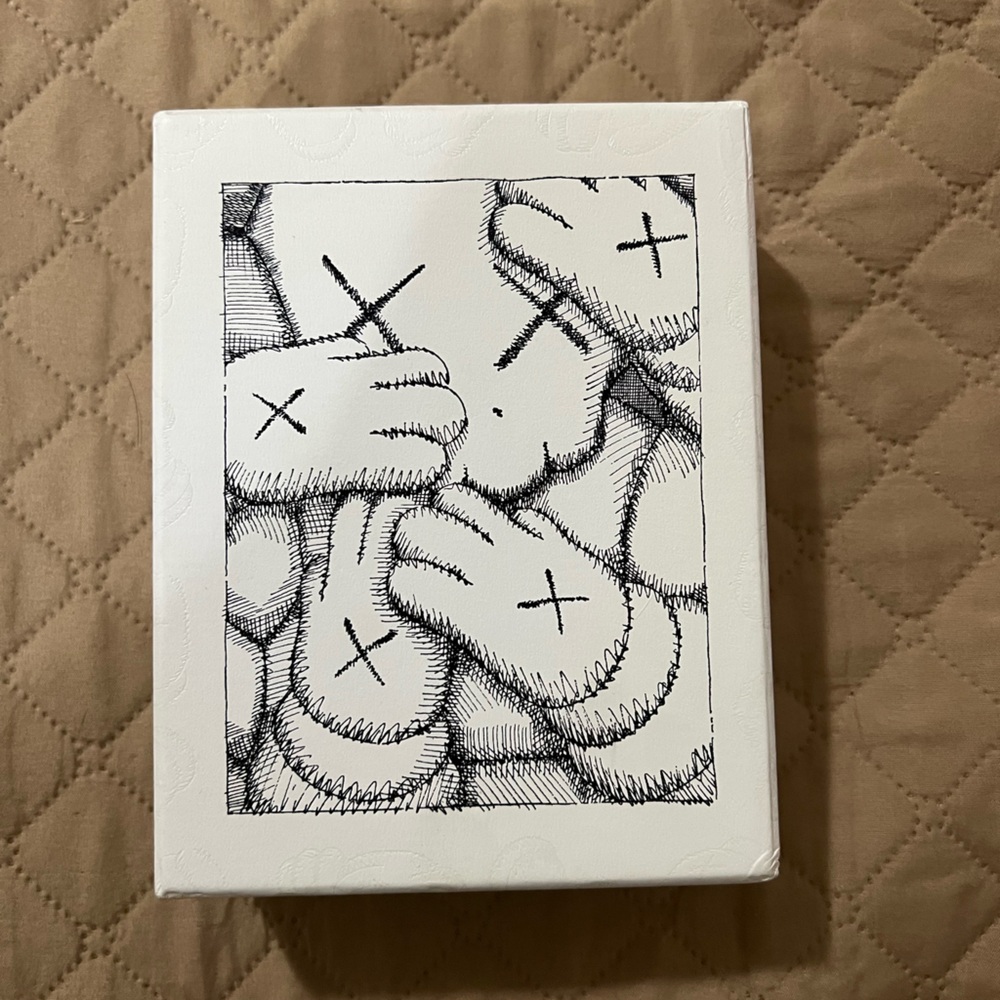 2019 Kaws URGE ceremic plates set of 4 ! From Brooklyn museum What a Party